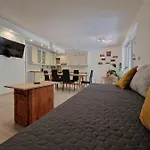 Medeni Apartma Pivka