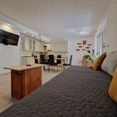 Medeni Apartma Pivka