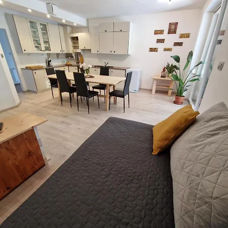 Medeni Apartma * Pivka