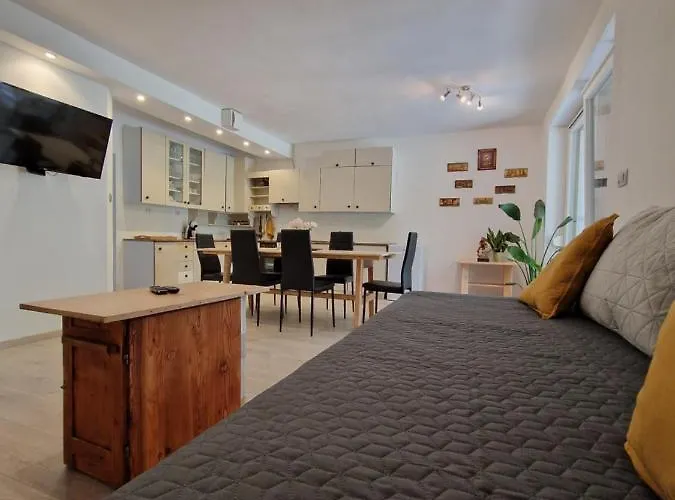 Medeni Apartma Pivka